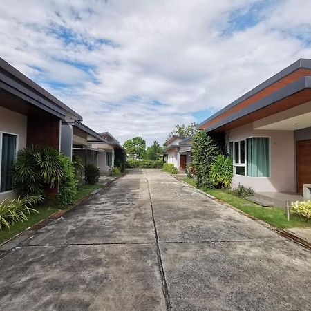 Smile Resort Sriracha Si Racha Exterior photo
