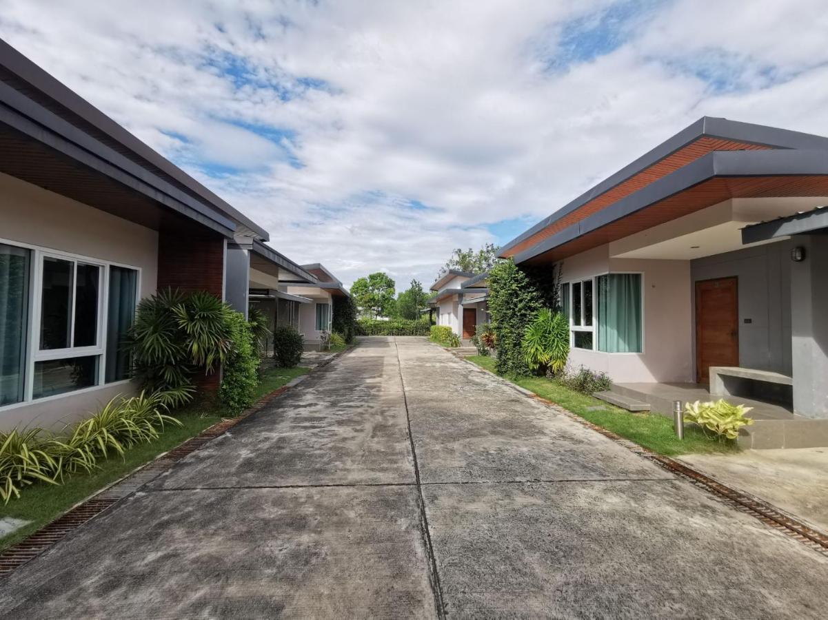 Smile Resort Sriracha Si Racha Exterior photo