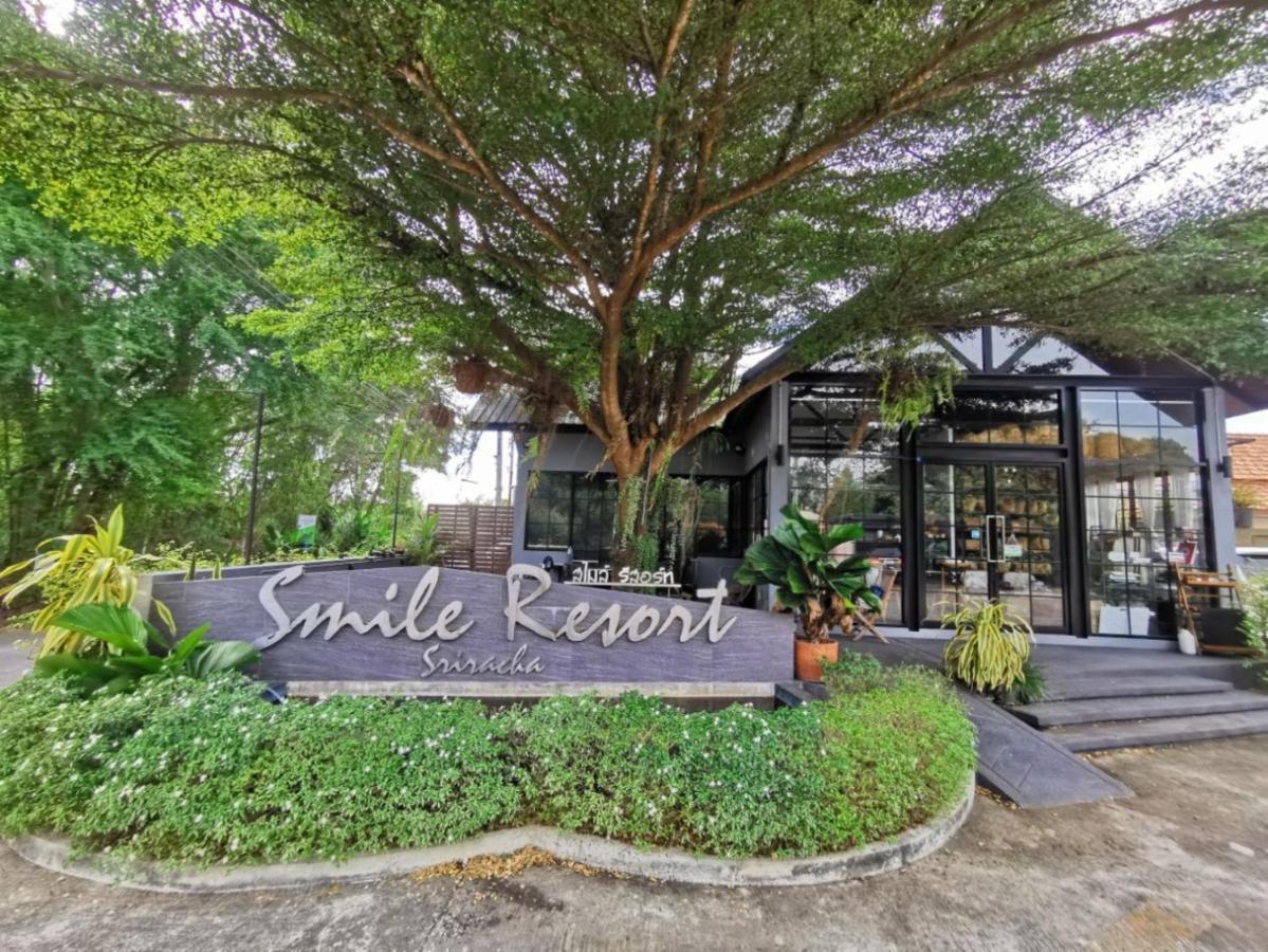 Smile Resort Sriracha Si Racha Exterior photo